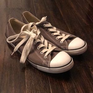 Women’s Converse Chuck Taylor grey shoes